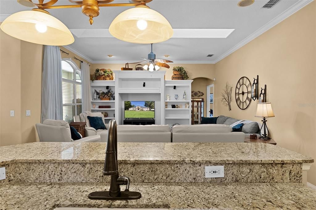 待售: $630,000 (4 贝兹, 2 浴室, 2555 平方英尺)