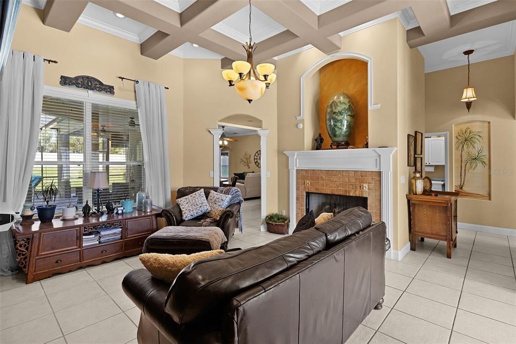 待售: $630,000 (4 贝兹, 2 浴室, 2555 平方英尺)