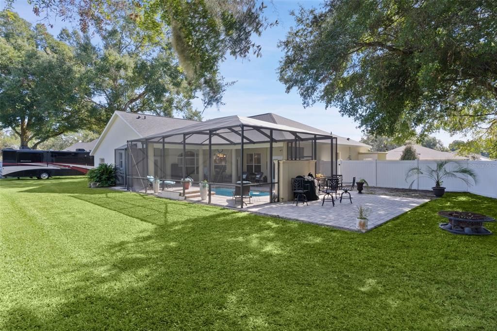 待售: $630,000 (4 贝兹, 2 浴室, 2555 平方英尺)