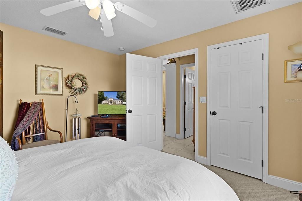 待售: $630,000 (4 贝兹, 2 浴室, 2555 平方英尺)