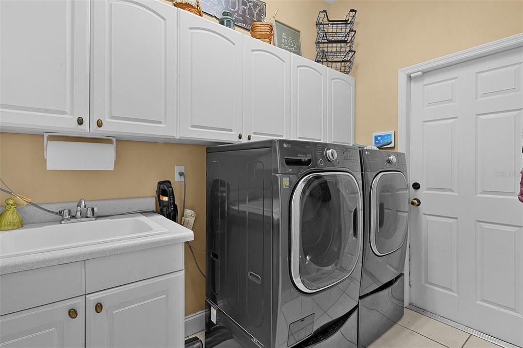 待售: $630,000 (4 贝兹, 2 浴室, 2555 平方英尺)