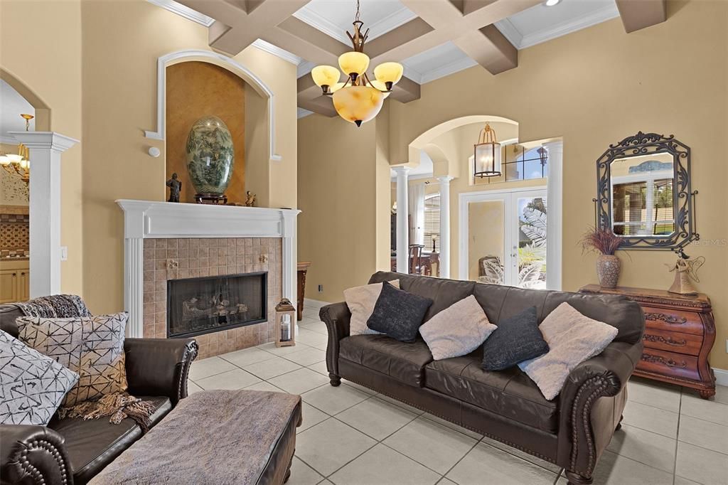 待售: $630,000 (4 贝兹, 2 浴室, 2555 平方英尺)