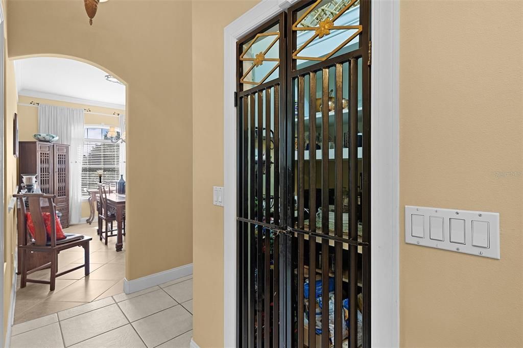 待售: $630,000 (4 贝兹, 2 浴室, 2555 平方英尺)