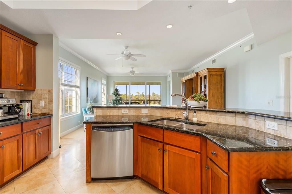 待售: $325,000 (3 贝兹, 2 浴室, 1999 平方英尺)