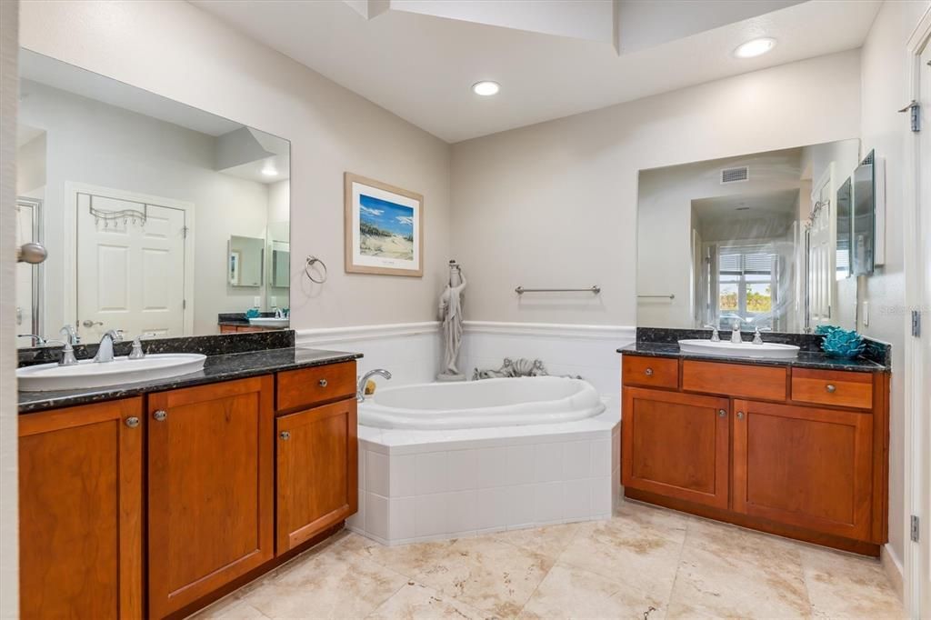 待售: $325,000 (3 贝兹, 2 浴室, 1999 平方英尺)