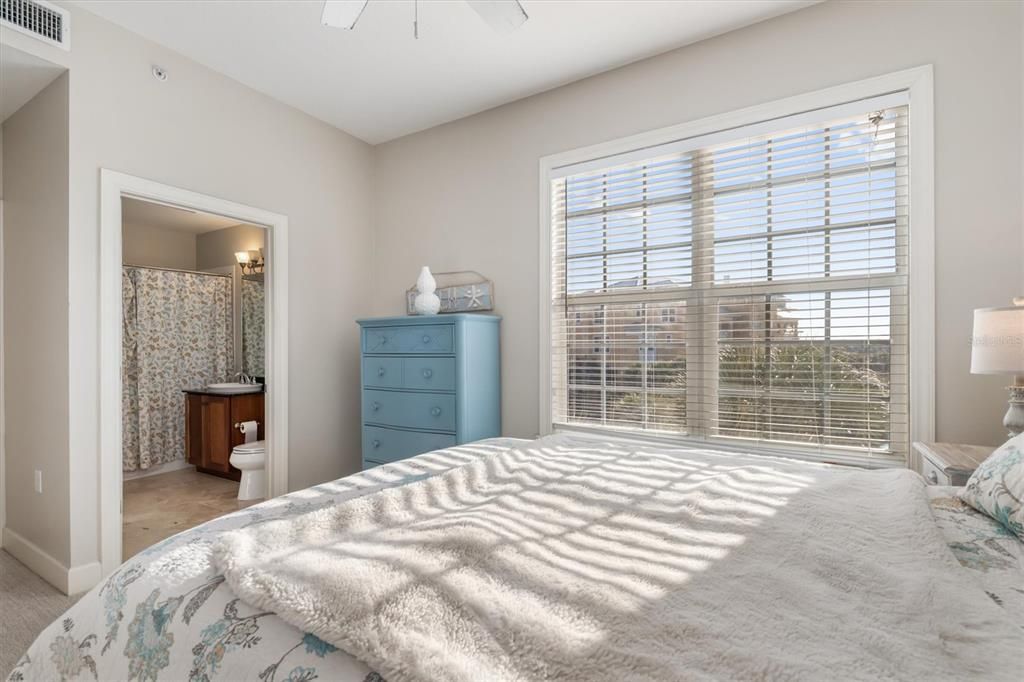 待售: $325,000 (3 贝兹, 2 浴室, 1999 平方英尺)