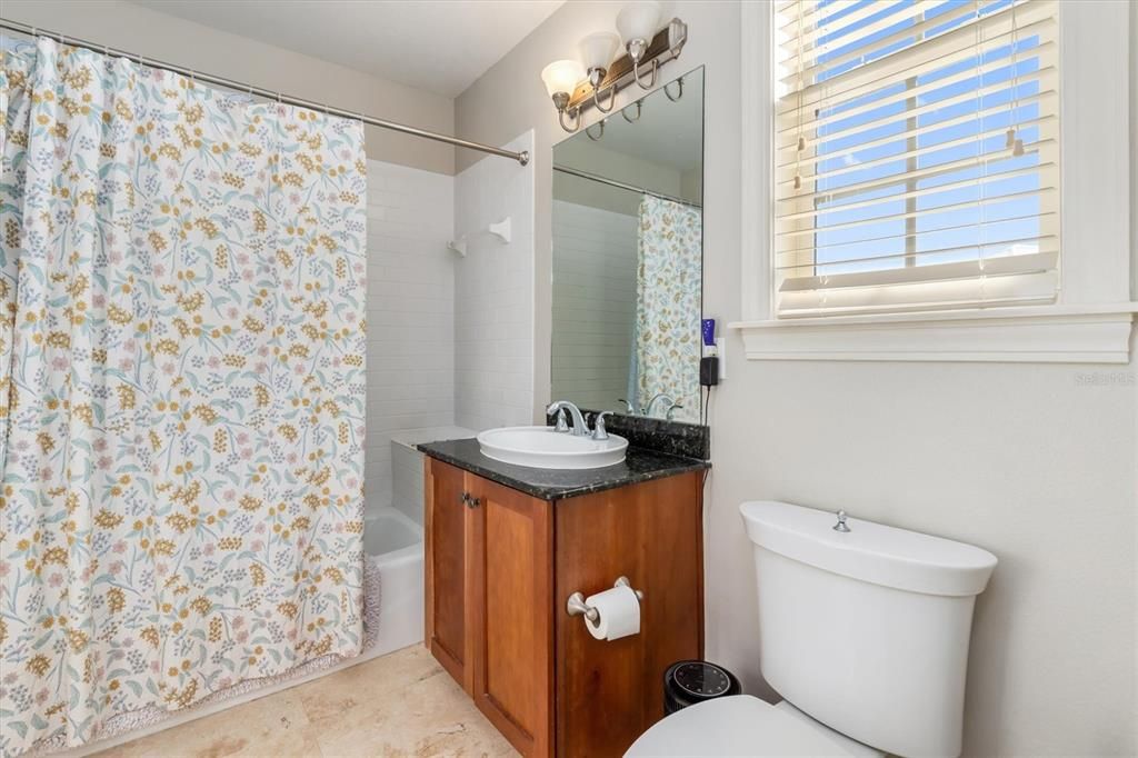 待售: $325,000 (3 贝兹, 2 浴室, 1999 平方英尺)