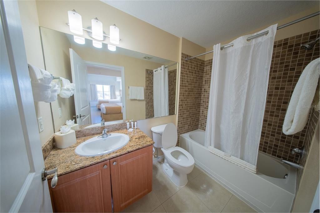 For Sale: $299,500 (2 beds, 2 baths, 1056 Square Feet)