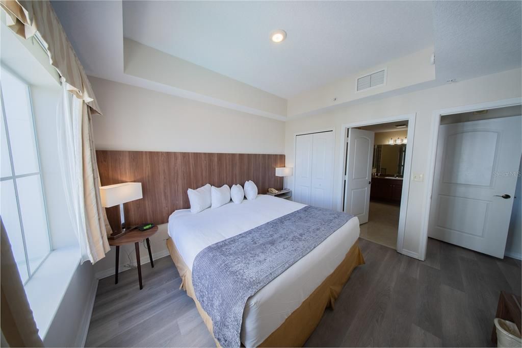 For Sale: $299,500 (2 beds, 2 baths, 1056 Square Feet)