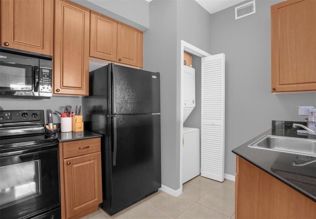 For Sale: $299,500 (2 beds, 2 baths, 1056 Square Feet)