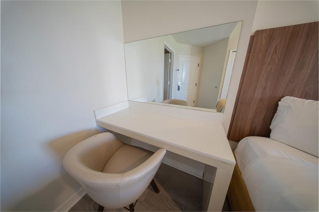 For Sale: $299,500 (2 beds, 2 baths, 1056 Square Feet)