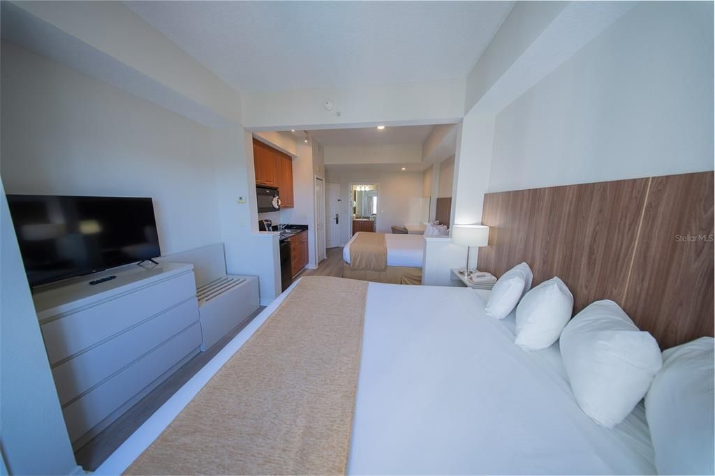 For Sale: $299,500 (2 beds, 2 baths, 1056 Square Feet)