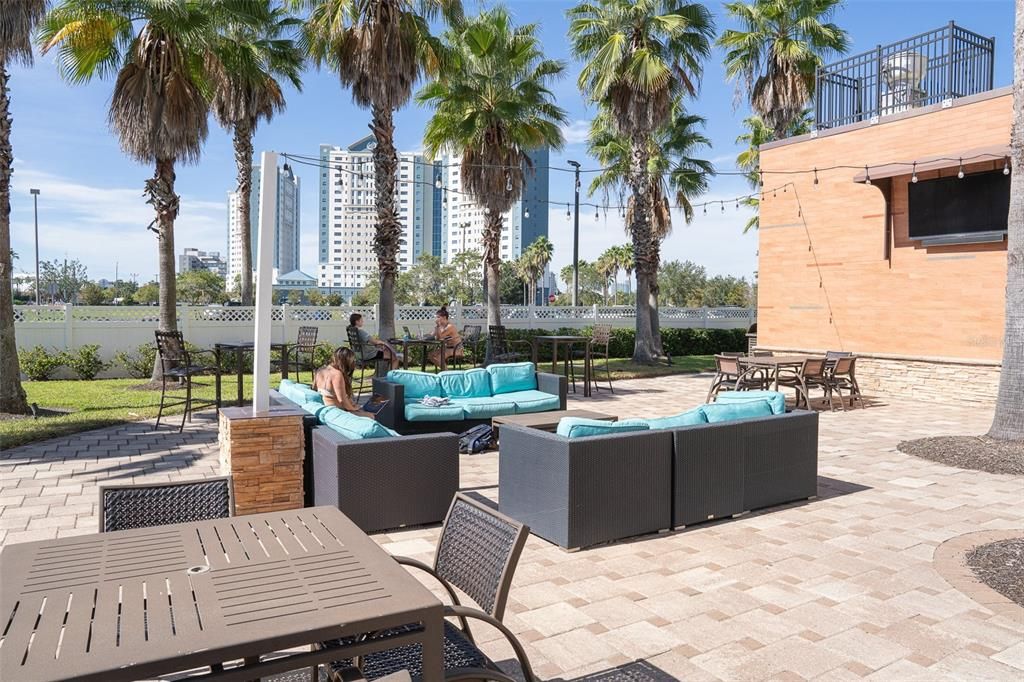 For Sale: $299,500 (2 beds, 2 baths, 1056 Square Feet)