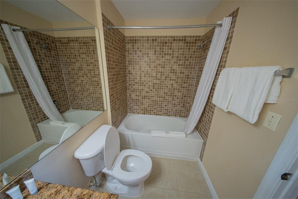 For Sale: $299,500 (2 beds, 2 baths, 1056 Square Feet)