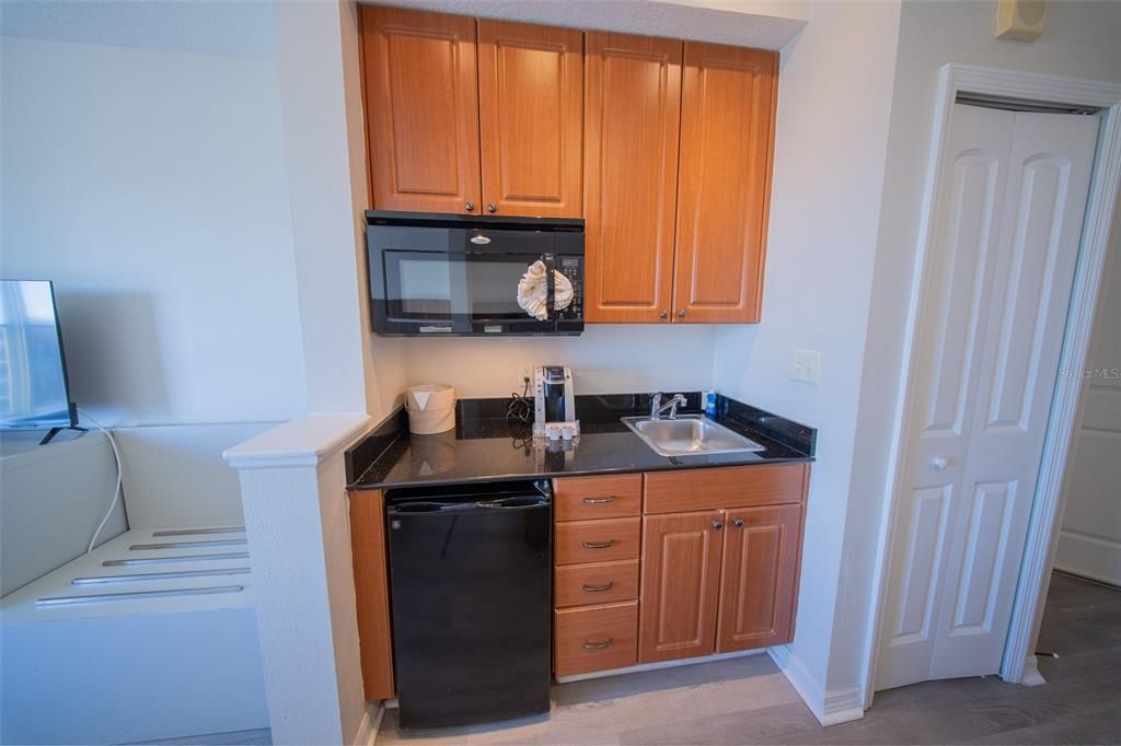 For Sale: $299,500 (2 beds, 2 baths, 1056 Square Feet)