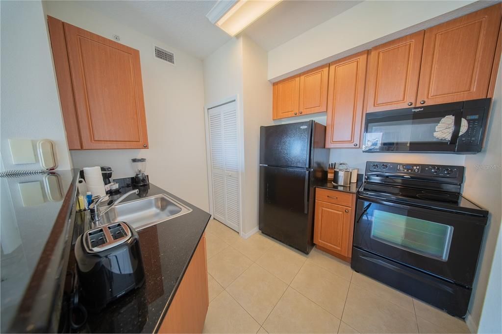 For Sale: $299,500 (2 beds, 2 baths, 1056 Square Feet)