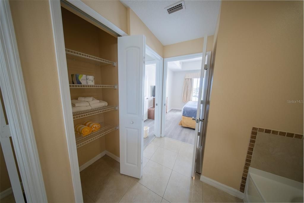 For Sale: $299,500 (2 beds, 2 baths, 1056 Square Feet)