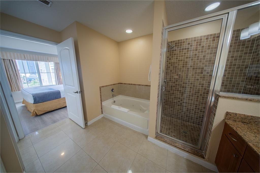 For Sale: $299,500 (2 beds, 2 baths, 1056 Square Feet)