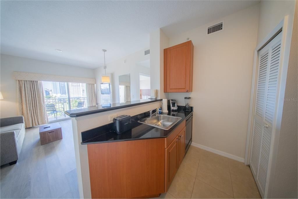 For Sale: $299,500 (2 beds, 2 baths, 1056 Square Feet)