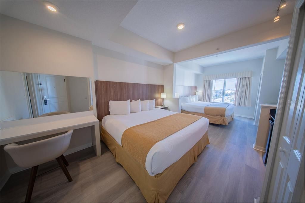 For Sale: $299,500 (2 beds, 2 baths, 1056 Square Feet)