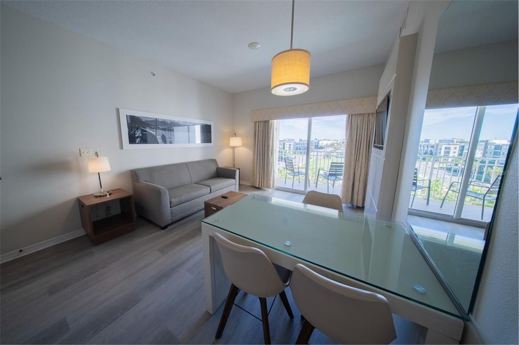 For Sale: $299,500 (2 beds, 2 baths, 1056 Square Feet)