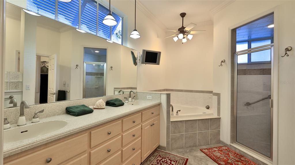 For Sale: $750,000 (3 beds, 2 baths, 2520 Square Feet)