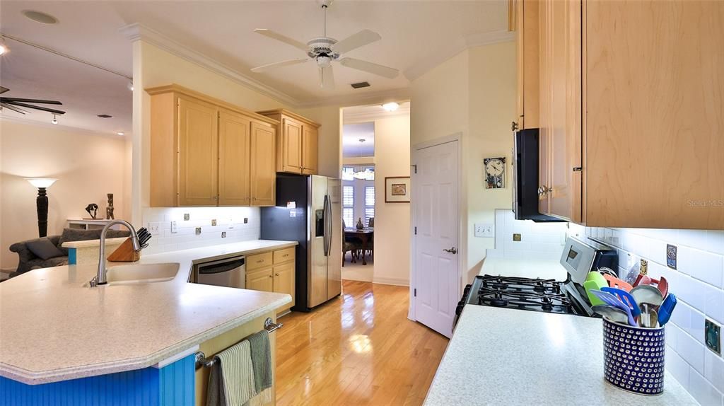 For Sale: $750,000 (3 beds, 2 baths, 2520 Square Feet)