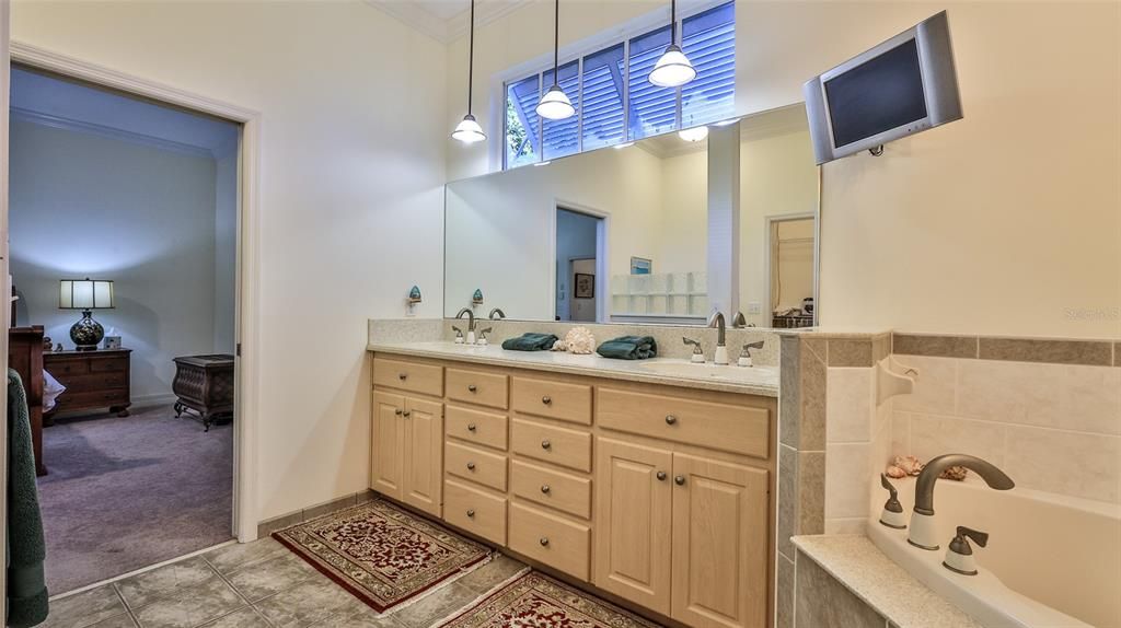 For Sale: $750,000 (3 beds, 2 baths, 2520 Square Feet)