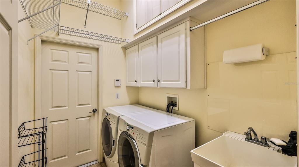 For Sale: $750,000 (3 beds, 2 baths, 2520 Square Feet)