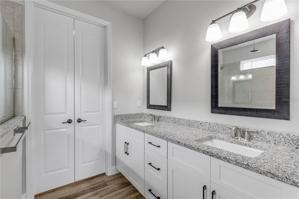 На продажу: $575,000 (3 спален, 2 ванн, 1987 Квадратных фут)