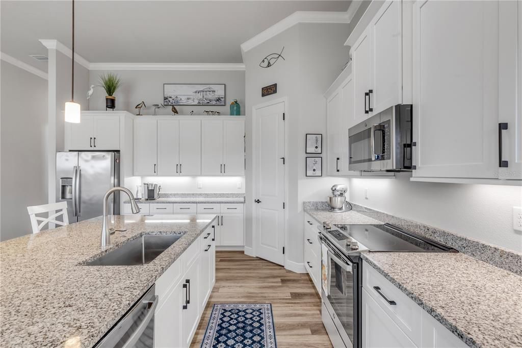 На продажу: $575,000 (3 спален, 2 ванн, 1987 Квадратных фут)