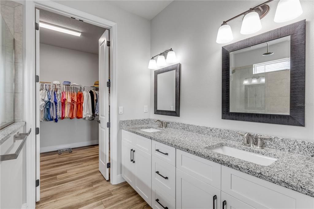 На продажу: $575,000 (3 спален, 2 ванн, 1987 Квадратных фут)