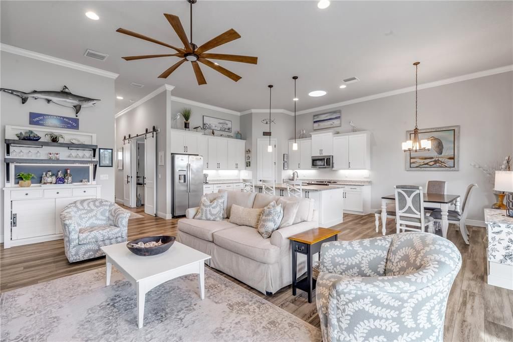 На продажу: $575,000 (3 спален, 2 ванн, 1987 Квадратных фут)