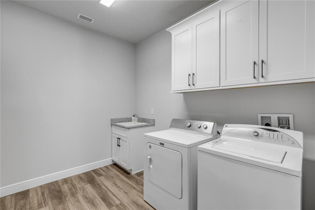 На продажу: $575,000 (3 спален, 2 ванн, 1987 Квадратных фут)