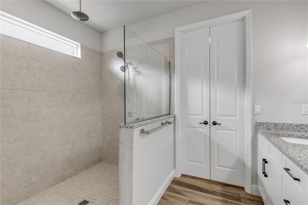 На продажу: $575,000 (3 спален, 2 ванн, 1987 Квадратных фут)