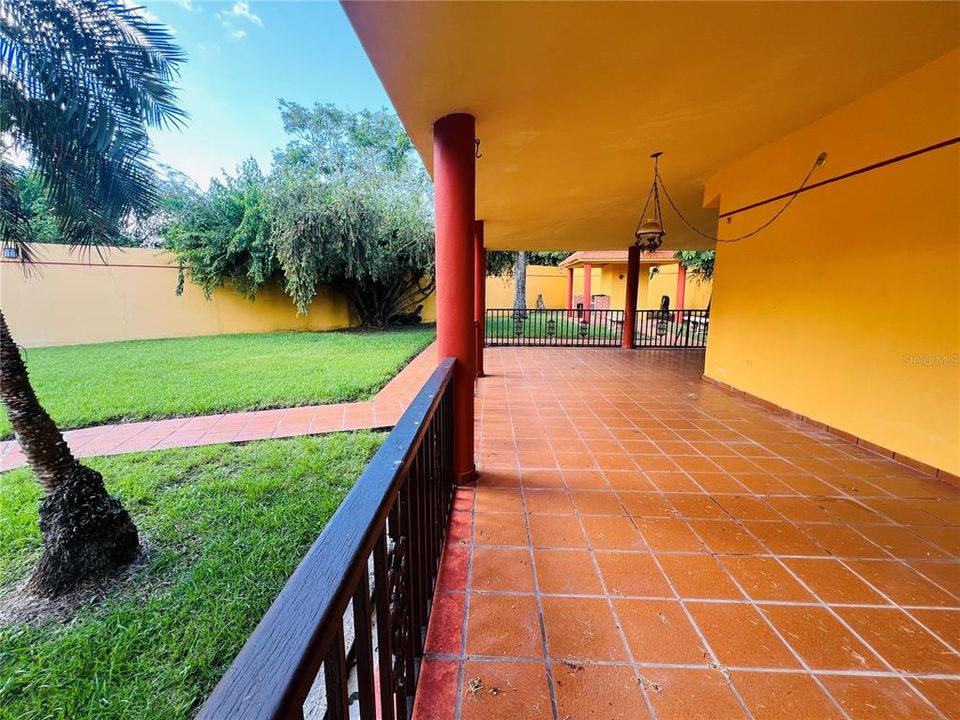 En Venta: $480,000 (4 camas, 2 baños, 2200 Pies cuadrados)
