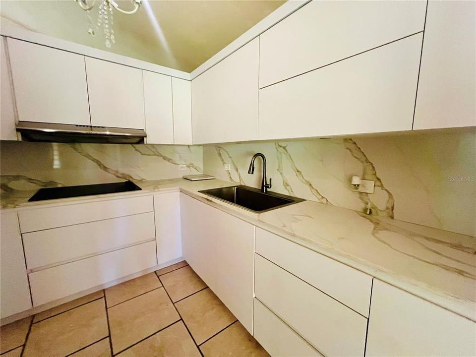 En Venta: $480,000 (4 camas, 2 baños, 2200 Pies cuadrados)