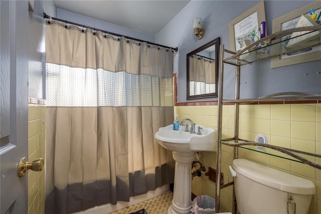 待售: $199,000 (2 贝兹, 1 浴室, 756 平方英尺)