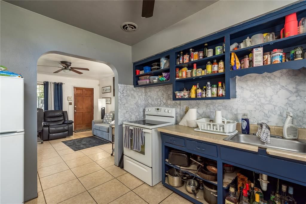 待售: $199,000 (2 贝兹, 1 浴室, 756 平方英尺)