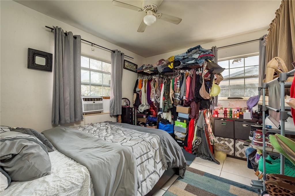 待售: $199,000 (2 贝兹, 1 浴室, 756 平方英尺)