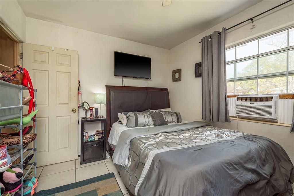 待售: $199,000 (2 贝兹, 1 浴室, 756 平方英尺)