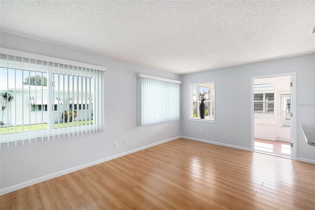 待售: $399,500 (2 贝兹, 2 浴室, 1080 平方英尺)