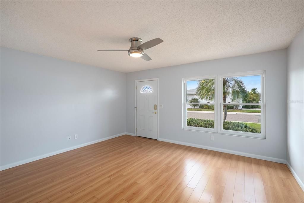 待售: $399,500 (2 贝兹, 2 浴室, 1080 平方英尺)