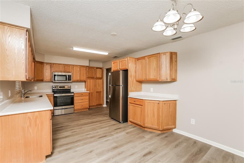 出租: $2,385 (3 贝兹, 2 浴室, 1711 平方英尺)