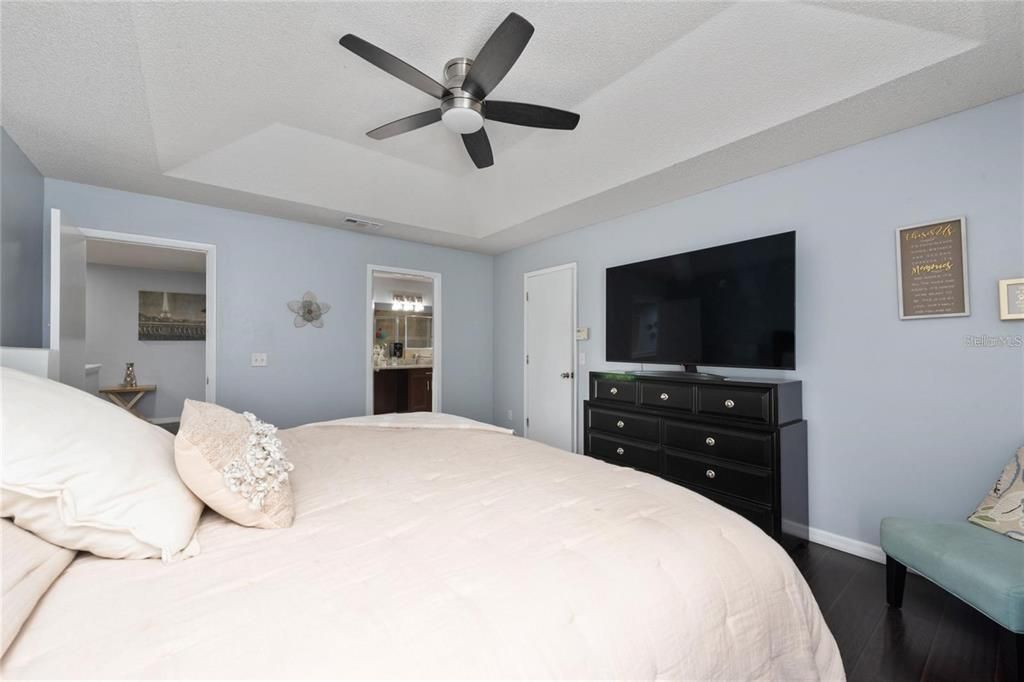 For Sale: $525,000 (5 beds, 2 baths, 2583 Square Feet)