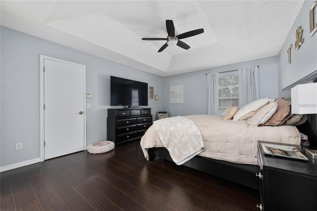 For Sale: $525,000 (5 beds, 2 baths, 2583 Square Feet)