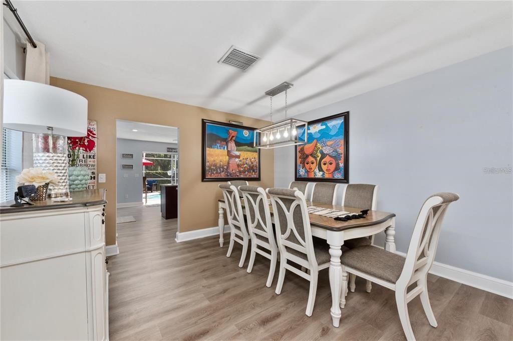 For Sale: $525,000 (5 beds, 2 baths, 2583 Square Feet)