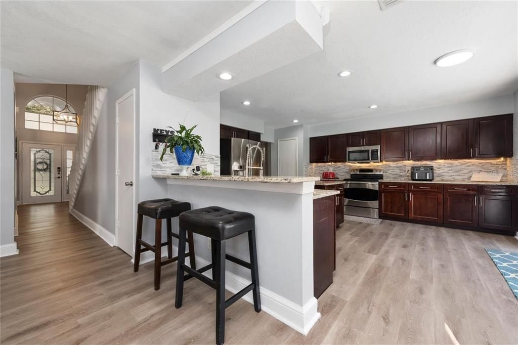 For Sale: $525,000 (5 beds, 2 baths, 2583 Square Feet)