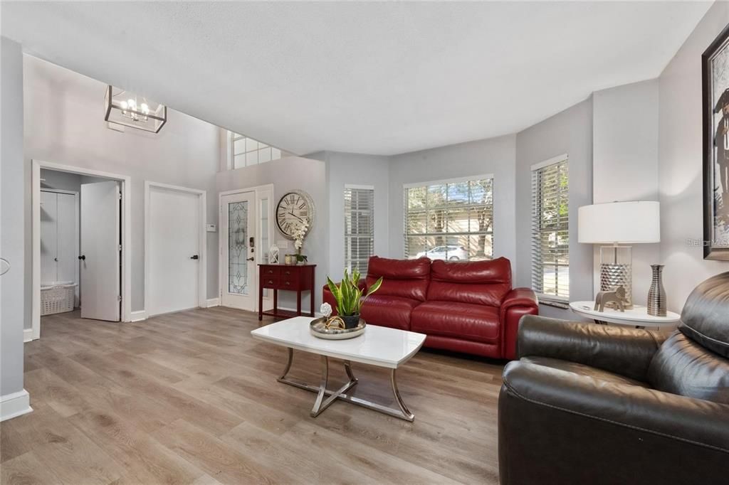 For Sale: $525,000 (5 beds, 2 baths, 2583 Square Feet)