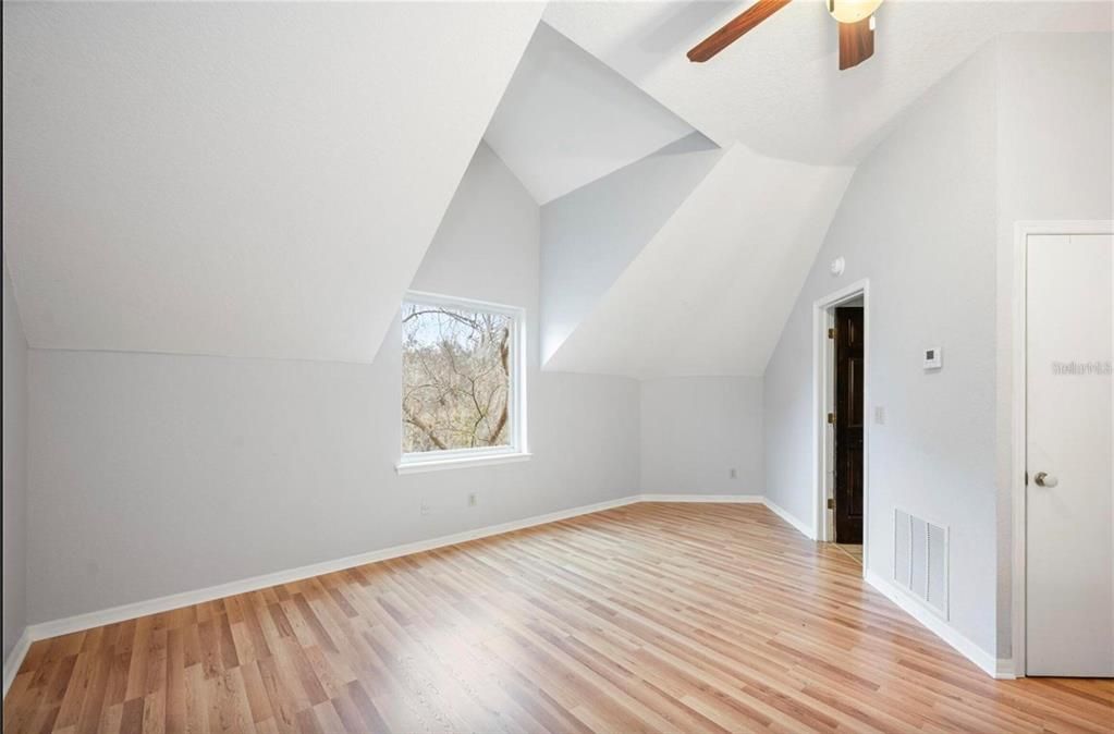 For Sale: $1,575,000 (5 beds, 4 baths, 4233 Square Feet)